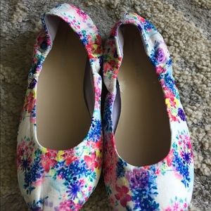 AMERICAN EAGLE floral print ballet flats
